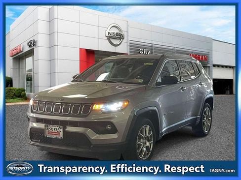 Used 2022 Jeep Compass Latitude AWD/4WD image 4