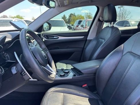 Used 2018 Alfa Romeo Stelvio Sport w/ Quick Order Package 22J Sport AWD/4WD image 4