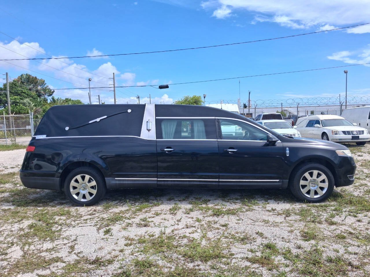 Used 2013 Lincoln MKT AWD image 5