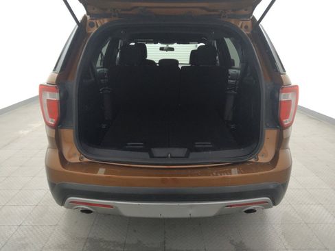 Used 2017 Ford Explorer XLT image 29