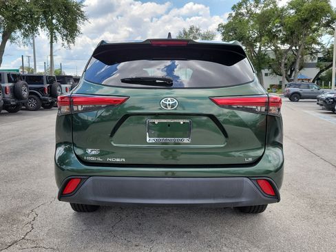 Used 2023 Toyota Highlander LE FWD image 8