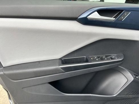 Used 2023 Volkswagen Taos SE image 30