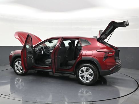 Used 2025 Chevrolet Trax LS FWD image 32