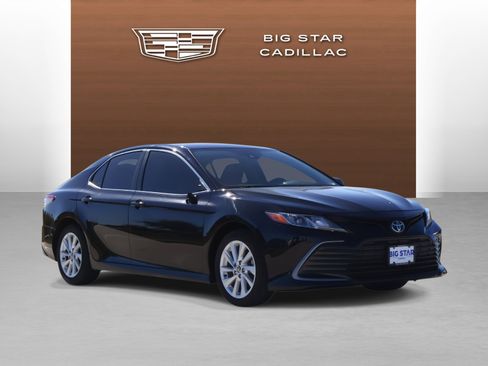 Used 2022 Toyota Camry LE image 7