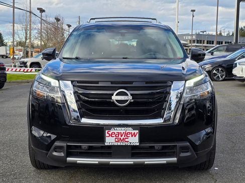Used 2024 Nissan Pathfinder Platinum w/ Cargo Package AWD/4WD image 2