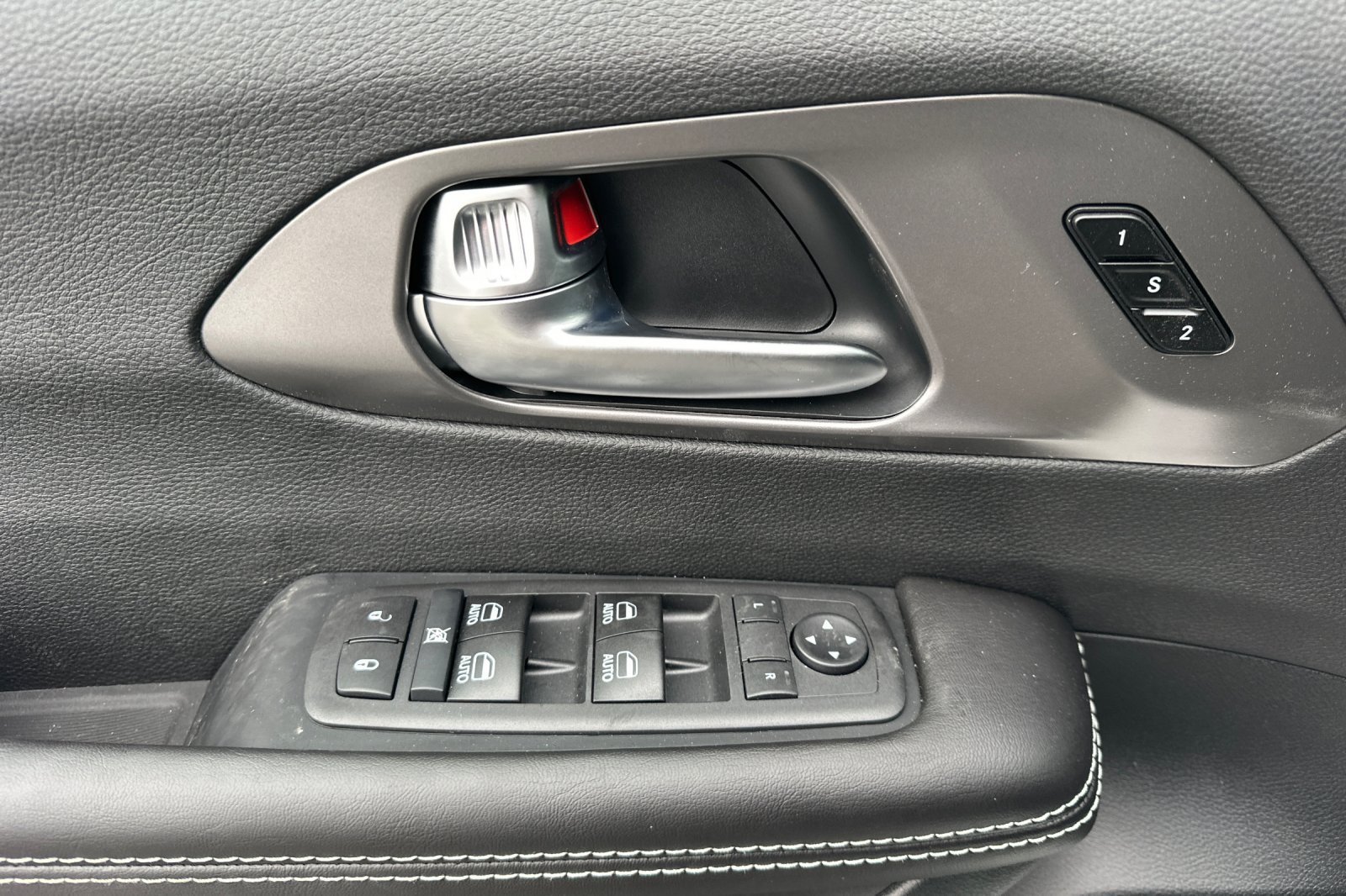 New 2026 Chrysler Pacifica Select w/ S Appearance Package FWD image 13