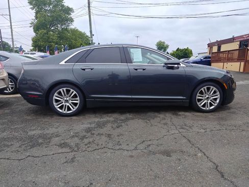 Used 2016 Lincoln MKZ image 5