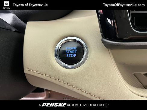 Used 2022 Toyota Highlander XLE FWD image 38