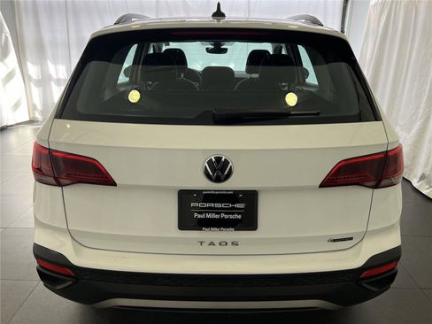 Used 2022 Volkswagen Taos S w/ IQ Drive S Package image 8
