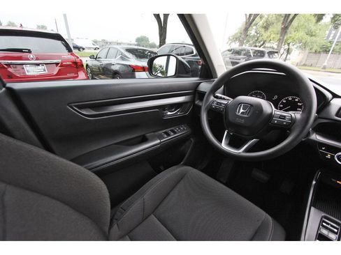 Used 2025 Honda CR-V EX image 6