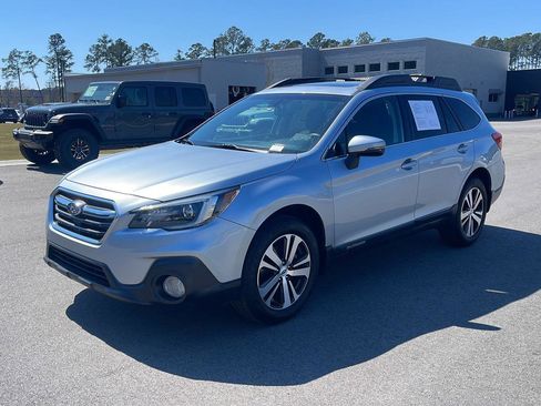 Used 2019 Subaru Outback 2.5i Limited w/ Popular Package #2 image 3