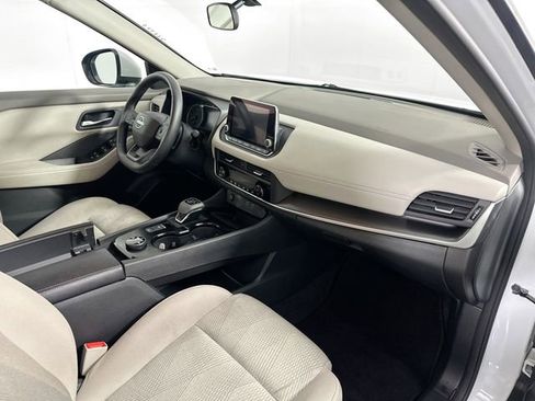 Used 2025 Nissan Rogue SV AWD/4WD image 28