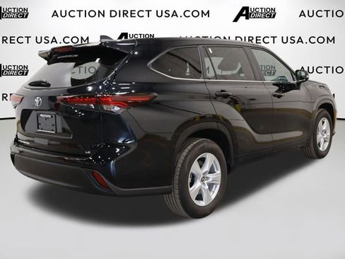 Used 2024 Toyota Highlander FWD image 46