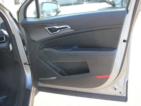 Used 2023 Kia Sportage LX AWD/4WD image 30