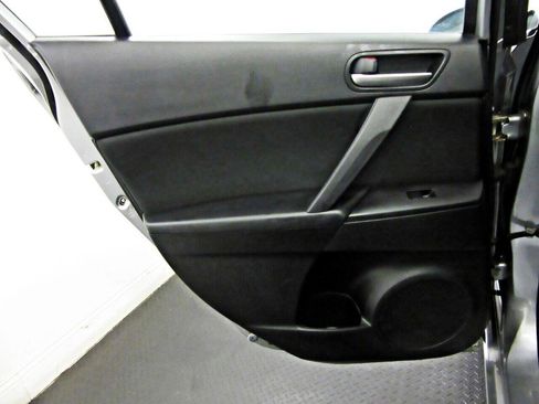 Used 2013 MAZDA MAZDA3 i Sport image 9