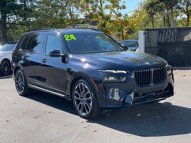 Used 2024 BMW X7 xDrive40i w/ Executive Package AWD/4WD image 3