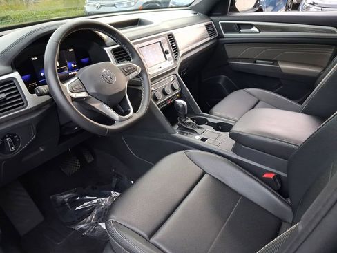Certified 2022 Volkswagen Atlas Cross Sport SE image 13