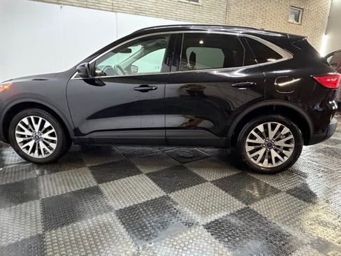 Used 2022 Ford Escape Titanium w/ Class II Trailer Tow Package image 13