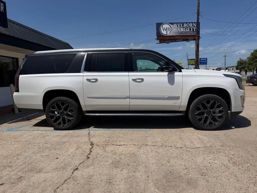 Used 2020 Cadillac Escalade ESV Premium Luxury AWD/4WD image 4