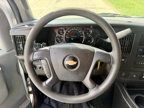 Used 2017 Chevrolet Express 3500 image 18