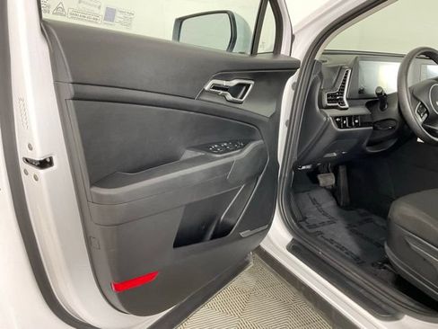 Used 2025 Kia Sportage LX FWD image 13