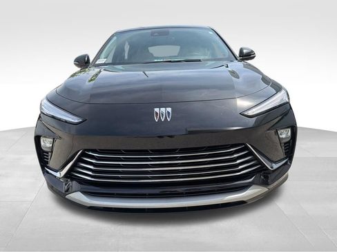 Used 2024 Buick Envista Preferred w/ Convenience I Package image 2