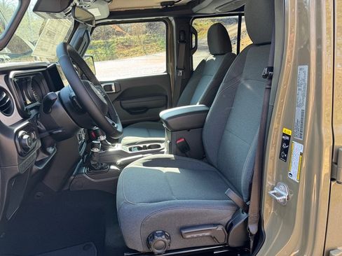 Used 2025 Jeep Wrangler Unlimited Sport image 11