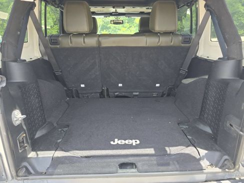 Used 2016 Jeep Wrangler Unlimited Rubicon AWD/4WD image 19