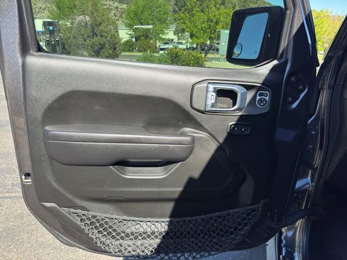 Used 2023 Jeep Gladiator Sport AWD/4WD image 17