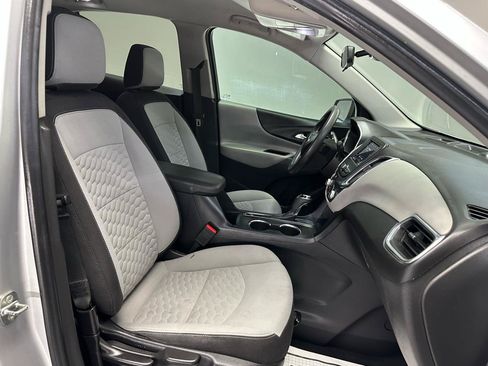 Used 2020 Chevrolet Equinox LS w/ LS Convenience Package FWD image 11