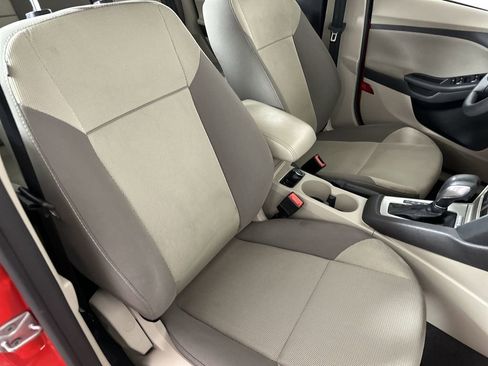 Used 2014 Ford Focus SE FWD image 24