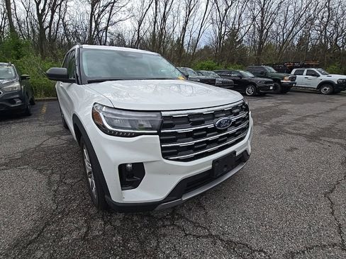 Used 2025 Ford Explorer Active w/ Active Comfort Package image 11