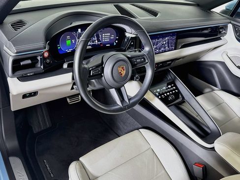 Certified 2025 Porsche Macan 4S Electric AWD/4WD image 4