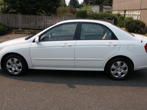 Used 2009 Kia Spectra EX FWD image 12