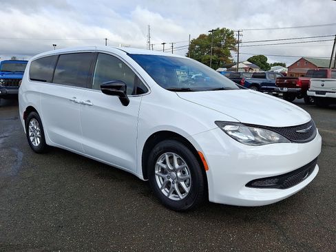 New 2026 Chrysler Voyager LX image 1