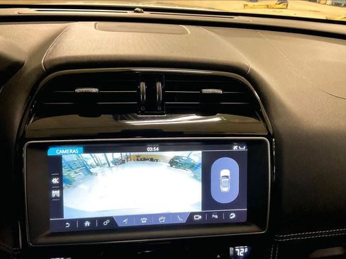 Used 2017 Jaguar F-PACE S image 28