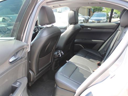 Used 2020 Alfa Romeo Stelvio Ti w/ Active Blind Spot Package AWD/4WD image 28