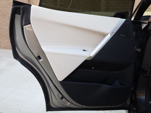 Used 2023 BMW iX xDrive50 w/ Ultimate Package 2 AWD/4WD image 16