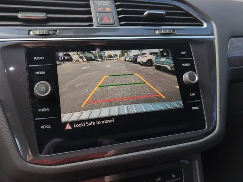 Used 2023 Volkswagen Tiguan SE image 17