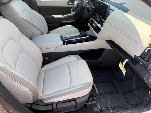 New 2026 Nissan Pathfinder SL w/ SL Premium Package (P04) FWD image 23