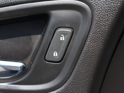 Used 2019 Chevrolet Colorado LT AWD/4WD image 18