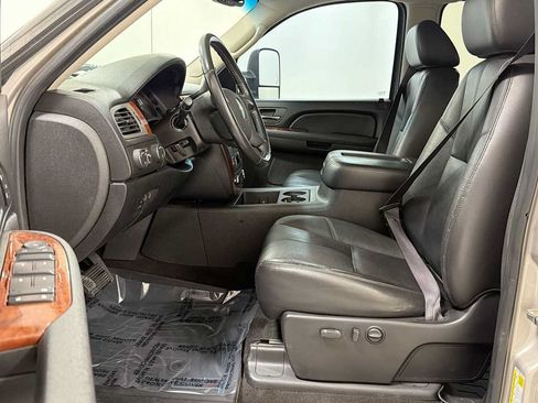 Used 2009 Chevrolet Silverado 3500 LTZ w/ Suspension Package, Off-Road AWD/4WD image 13