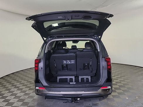 Used 2025 Kia Carnival SX FWD image 6