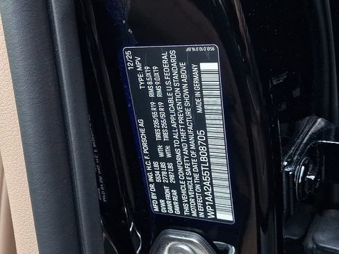 Certified 2026 Porsche Macan AWD/4WD image 29