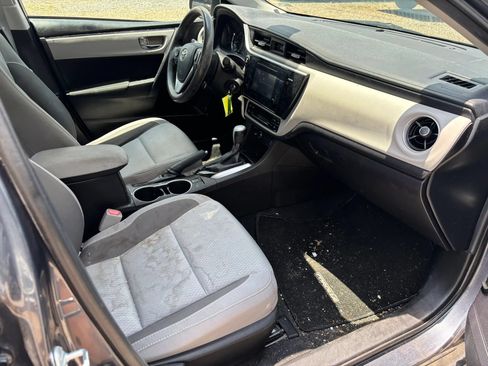 Used 2017 Toyota Corolla LE FWD image 18