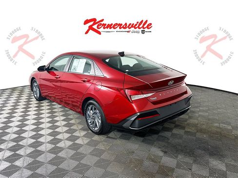 Used 2024 Hyundai Elantra SEL image 5