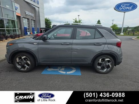 Used 2022 Hyundai Venue Limited w/ Cargo Package FWD image 1
