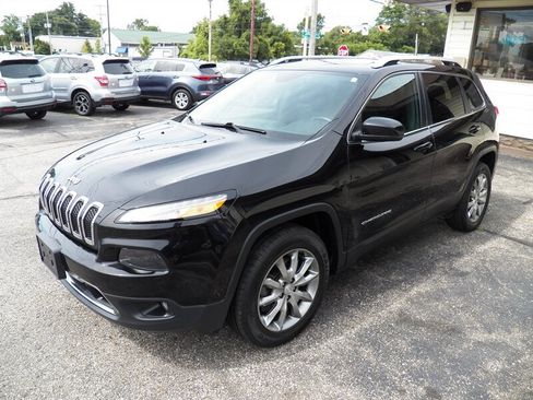 Used 2018 Jeep Cherokee Limited AWD/4WD image 3