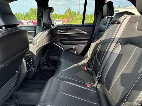 Used 2023 Jeep Grand Cherokee Overland w/ Luxury Tech Group IV AWD/4WD image 16