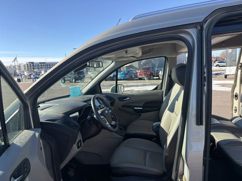 Used 2014 Ford Transit Connect Titanium image 5